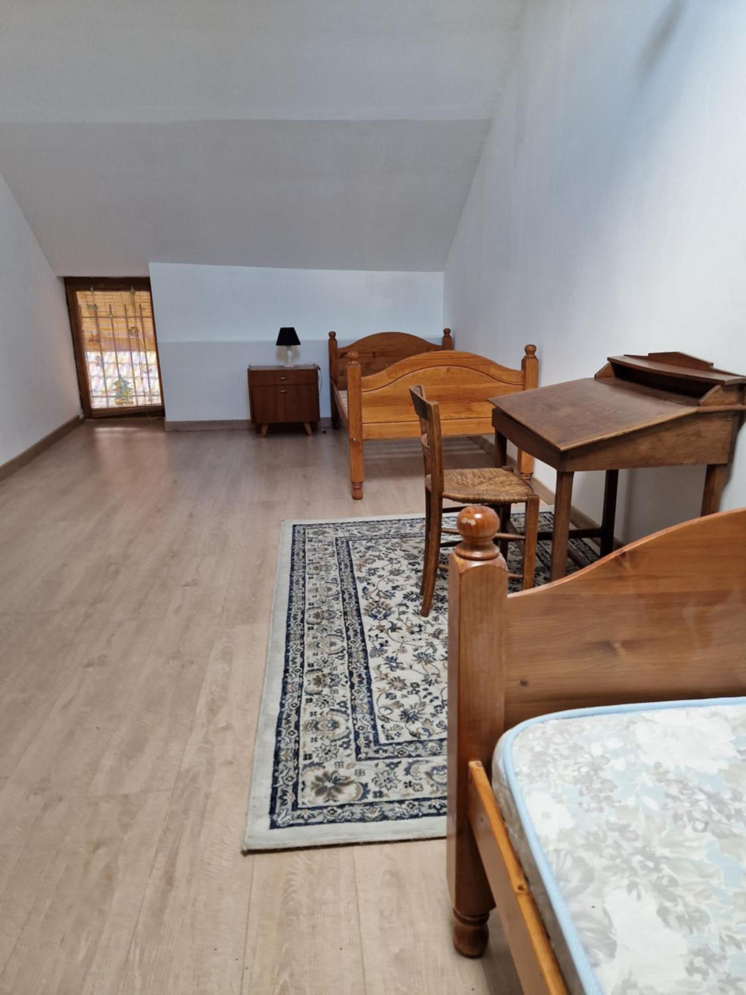 Les Frenes Avec Pre Dans Joli Hameau * Vermenton